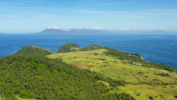 Tropical landscape in the Philippines. The sea and the hills. — Stock Video