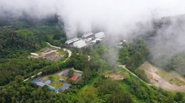 Jeotermal enerji santrali. Filipinler, Mindanao. Apo dağı.