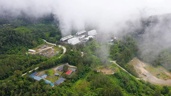 Geothermal power station. Philippines, Mindanao. Apo mountain. — Stock Photo, Image