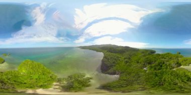 Tropikal manzara, ormanlı deniz ve dağlar. Bohol, Filipinler 360 Panorama VR.