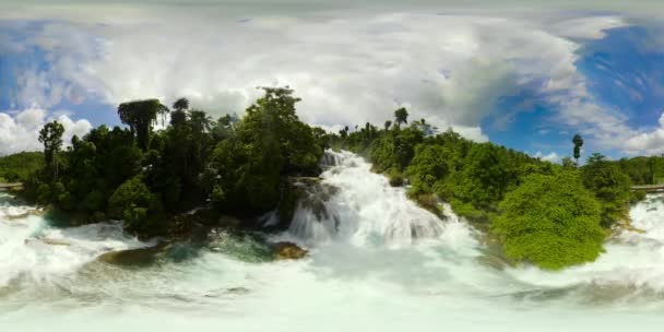 Linda tropical Aliwagwag Falls.360-Degree vista. Filipinas, Mindanao. — Vídeo de Stock