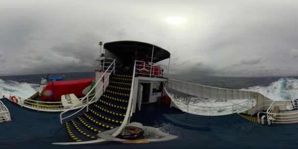 Passagiersveerboot op zee. 360 graden uitzicht. — Stockvideo