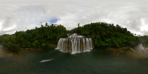 Prachtige tropische waterval. Filippijnen, Mindanao. 360 graden uitzicht, — Stockvideo