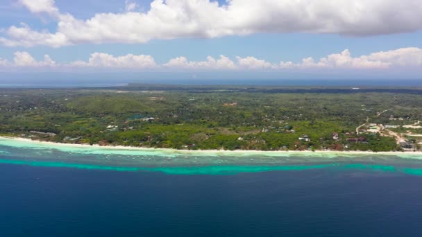 Kumsal ve tropikal deniz. Panglao Adası, Filipinler. — Stok video