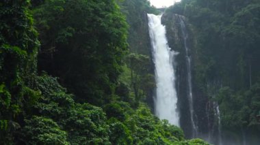 Güzel tropik Maria Cristina Falls. Filipinler, Mindanao.