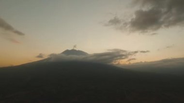 Aktif volkan Gunung Agung Bali, Endonezya 'da.