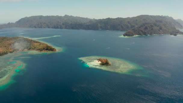 Тропический остров с песчаным пляжем, Филиппины, Палаван — стоковое видео