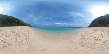 Tropik plaj ve mavi göl 360VR.