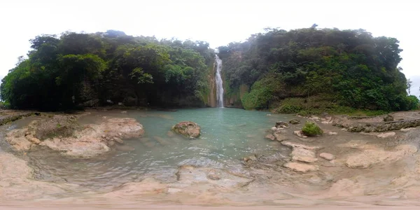 Schöner tropischer Wasserfall 360VR — Stockfoto