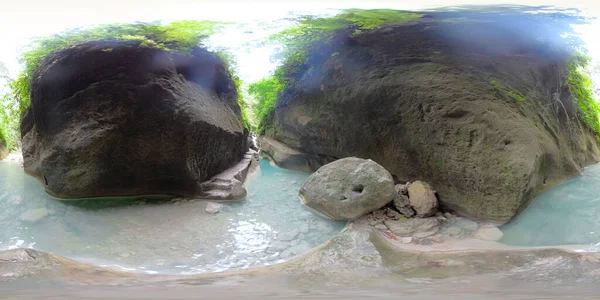 Güzel tropik şelale 360VR Filipinler, Cebu