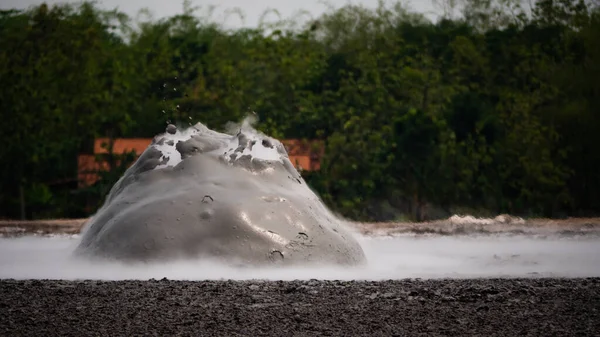 Volcan de boue Bledug Kuwu, Indonésie — Photo