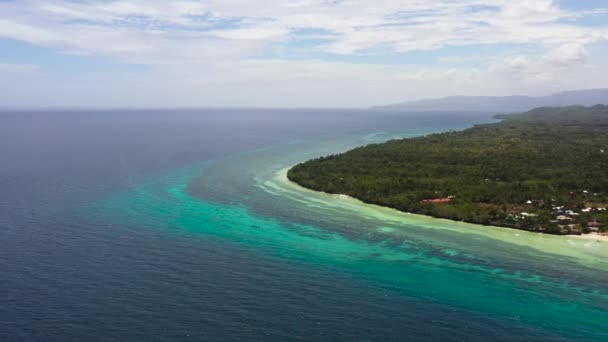 Costa con playa y mar azul. Anda Bohol, Filipinas. — Vídeos de Stock