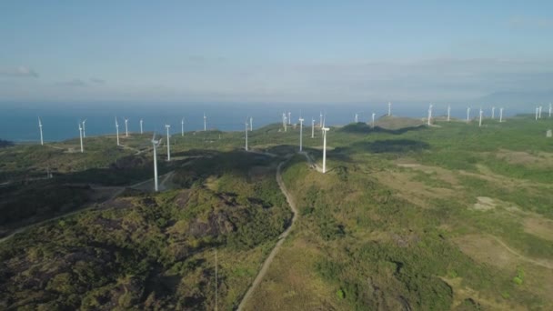 Solar Farm dengan Windmills. Filipina, Luzon — Stok Video