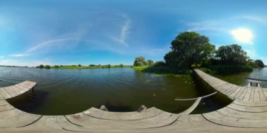 Göllü yaz manzarası. 360 Derece Görünüm.