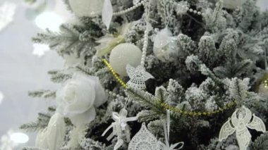 Noel ağacı ve güzel Noel sofrası.