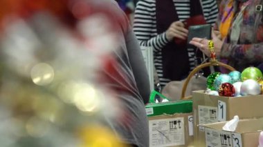Noel süslemeleri ve hediyeler dükkânı.