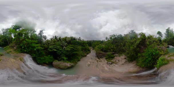 Bela cachoeira tropical 360VR — Vídeo de Stock