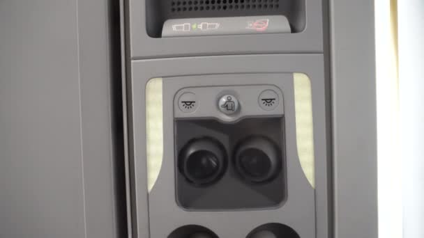 Konsola napowietrzna kondycjonera w samolocie. — Wideo stockowe
