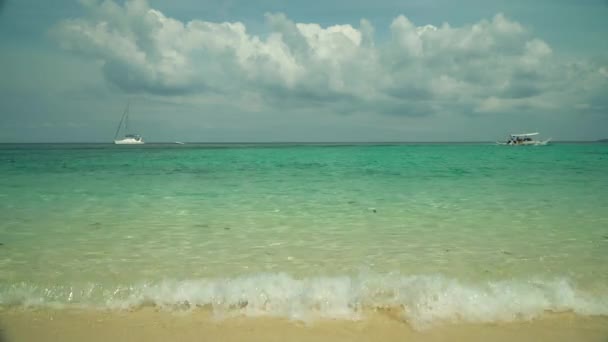 Spiaggia tropicale e mare blu, Filippine. — Video Stock