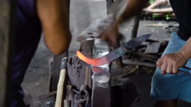 Yunque en un taller de herrería. — Vídeo de stock