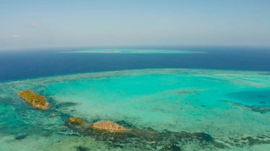 Tropikal Adalar ve Mercan Kayalıkları adaları. Balabac, Filipinler.