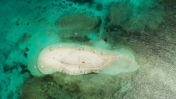 Tropical island with sandy beach. Camiguin, Philippines — Stock Photo, Image