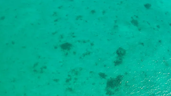 Yate de vela en mar azul. Isla de Boracay Filipinas. — Foto de Stock