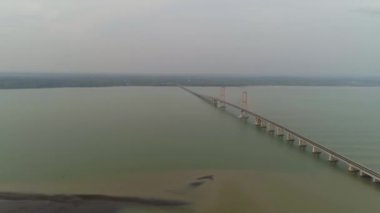 Surabaya 'daki asma kablo köprüsü