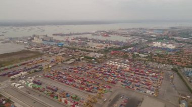 Surabaya, Java, Endonezya 'daki kargo ve yolcu limanı