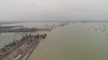 Surabaya, Java, Endonezya 'daki kargo ve yolcu limanı