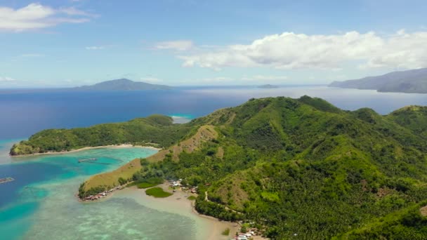 Tropische eilanden en blauwe zee. Filipijnen, Mindanao. — Stockvideo
