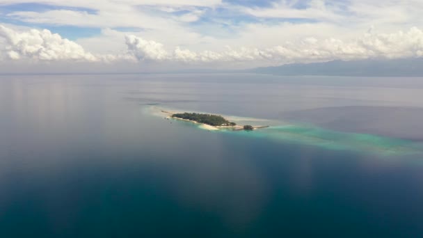 Malý Liguid Island, Filipíny, Mindanao. — Stock video