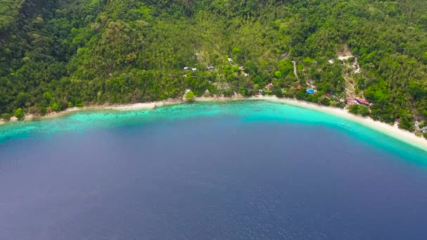 Isla tropical de Samal con playa. Filipinas, Mindanao. — Vídeos de Stock