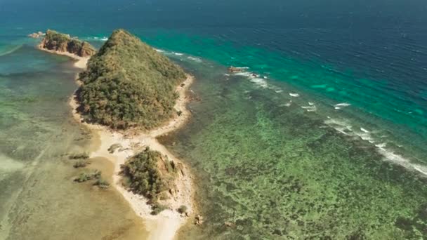 Tropische Insel mit Sandstrand, Philippinen, Palawan — Stockvideo