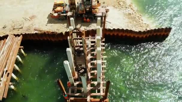 Jembatan sedang dibangun di pulau Siargao. — Stok Video