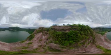 Taal Volkanı 'ndaki göl krateri. VR 360, Filipinler.