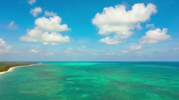 Tempo limite: Ilha tropical com praia de areia. Balabac, Palawan, Filipinas. — Vídeo de Stock