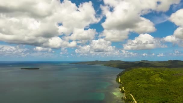 Upływ czasu: wybrzeże wyspy Siargao, błękitny ocean i fale. — Wideo stockowe