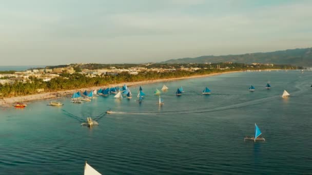 热带海滩和帆船，菲律宾Boracay — 图库视频影像