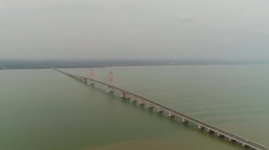 Surabaya 'daki asma kablo köprüsü