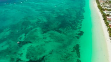 Beyaz kumlu plajlı Boracay Adası, Filipinler