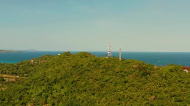 Telekomünikasyon kulesi, Asya 'daki iletişim anteni.