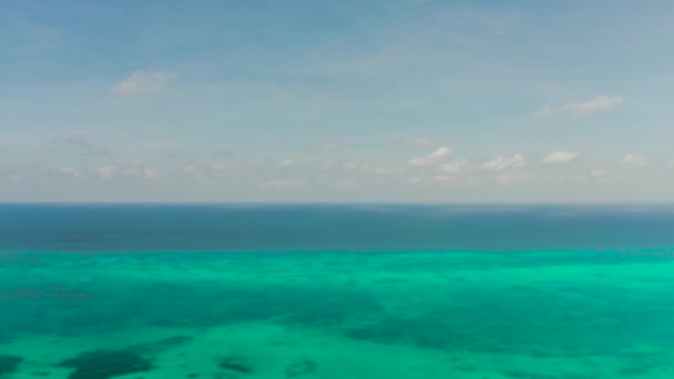 Paisagem tropical com lagoas e céu azul. Balabac, Palawan, Filipinas. — Vídeo de Stock