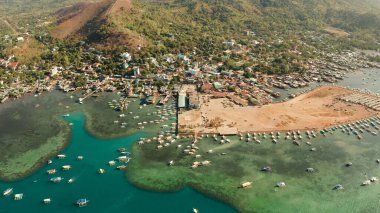 Coron kasabasının hava manzarası. Filipinler, Palawan, Busuanga