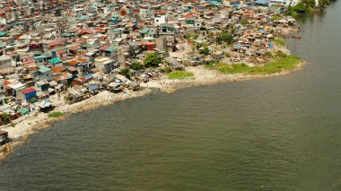 Manila 'nın gecekondu ve yoksul semtleri.