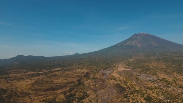 Aktivní sopka Gunung Agung na Bali, Indonésie. — Stock video