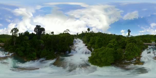 美しい熱帯のアリワグ滝。 360度の景色。フィリピン、ミンダナオ島. — ストック動画