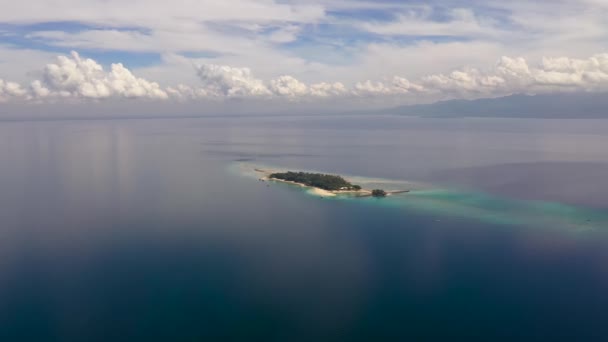 Little Liguid Island, Filipijnen, Mindanao. — Stockvideo