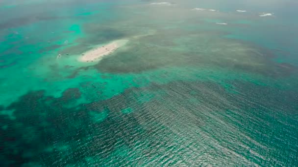 Písečný ostrov s pláží a turisty. Nahý ostrov, Siargao — Stock video