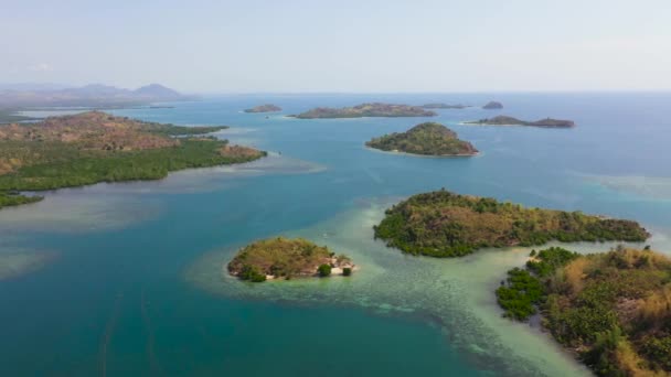 Isole tropicali e mare blu. Filippine, Zamboanga. — Video Stock